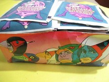 BOX # 100x BUSTINE GATCHAMAN LA BATTAGLIA DEI PIANETI FIGURINE GADGET  1976 RARO