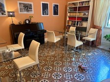 arredo sala b&b, bancone bar, tavolini e sedie