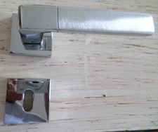 Maniglie moderne quadrate