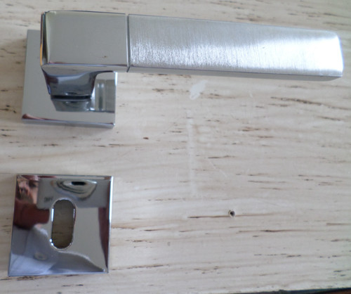 Maniglie moderne quadrate