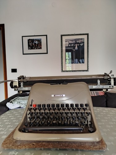 Macchina scrivere olivetti - da,
