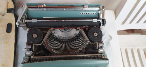 Macchina scrivere olivetti - da,