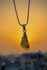 ciondolo grezzo moldavite
