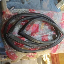 GUARNIZIONE PARABREZZA FIAT RITMO SUPER 5 PORTE ORIGINALE 4464924