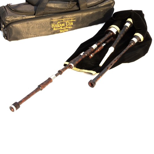 Cornamuse border pipes - -,