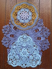 Set di centrini all'uncinetto