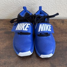 Nike Team Hustle D8 Sneakers