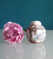 "LOTUS BLOOMS BRAND", Vaso cinese vintage, decorato a mano, altezza 12 cm.