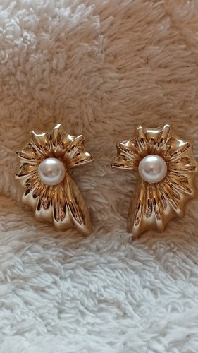 Bellissimi orecchini vintage.