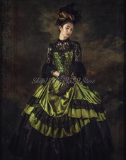 Abito da ballo vittoriano verde medievale delicato pizzo applicazioni volant a strati