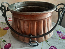 Paiolo da camino antico di rame di forma  particolare D. cm 36, H. cm 20/47