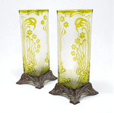 Coppia di vasi in vetro verde, lavorati a cammeo e acido, Francia 1900, basament