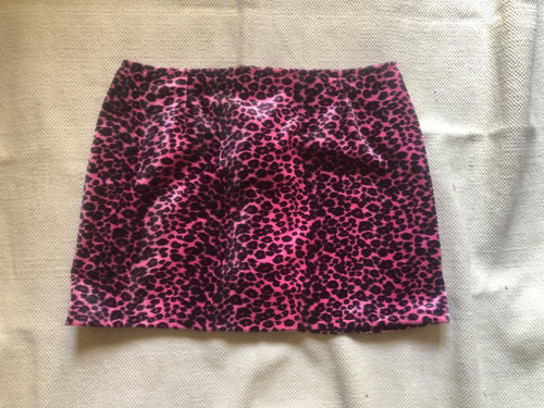 Nuova minigonna rosa