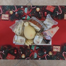 Prodotti Tipici Sardi, Salsiccia Secca, Olive, Pecorino E Pane Carasau