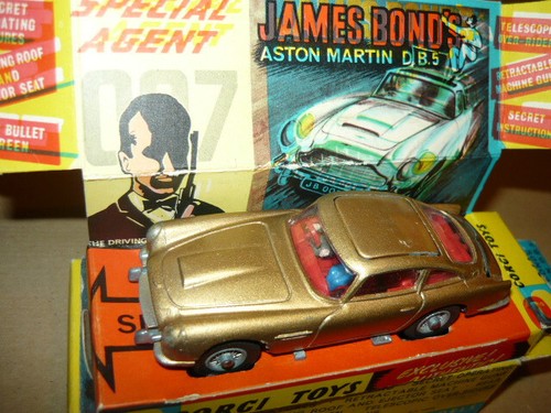Corgi toys 261 - 261, aston