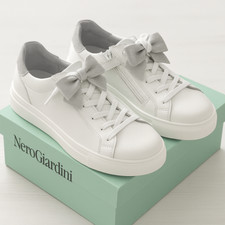 Nero Giardini scarpe bimba  33 bianche in pelle con fiocco – usate pochissimo