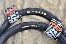 NUOVO 2x Maxxis Hookworm