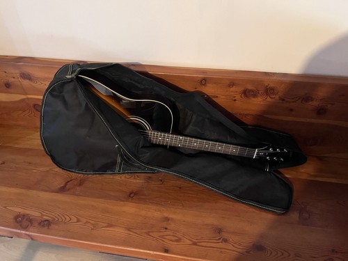 Chitarra acustica aperta mai - chitarra,