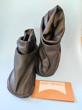 Issey Miyake x Camper Peu