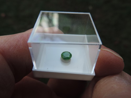 Smeraldo sfaccettato dalla - sfaccettato,