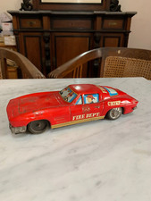 modellino in latta di macchina