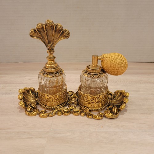 Vassoio profumo vintage ornato