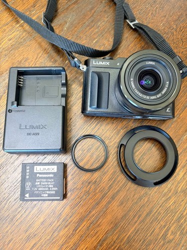 Fotocamera mirrorless compatta