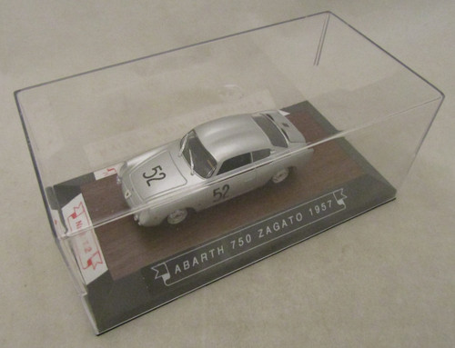 Voiture abarth 750 - 1/43,
