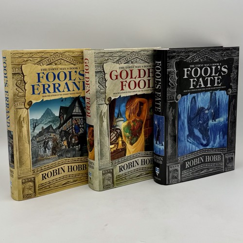 Tawny man trilogy - man,