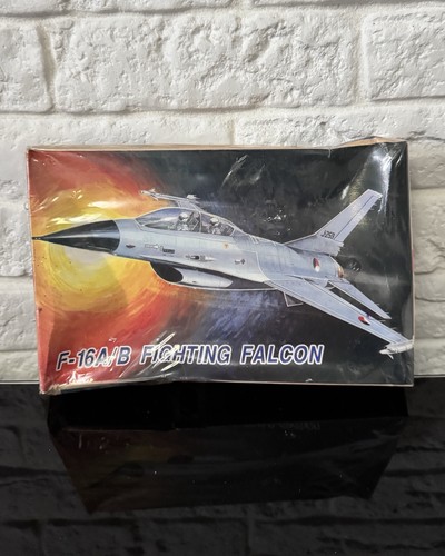Kit modello 16a fighting - modello,