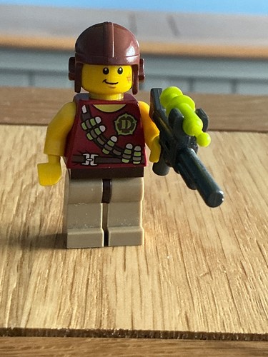 Lego minifigure dino hero - minifigure,