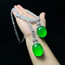 Ciondolo ovale in giada verde