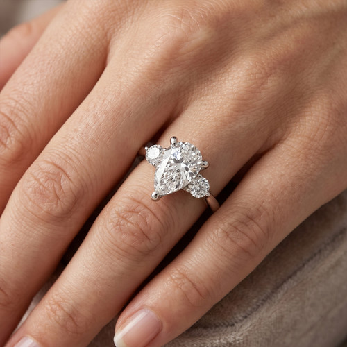 Anello design con - di, diamanti