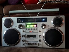 BOOMBOX GPO BROOKLYN RADIO FM/TAPE/AUX/BLUETOOTH ²