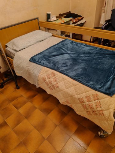 Letto per disabili anziani - per,