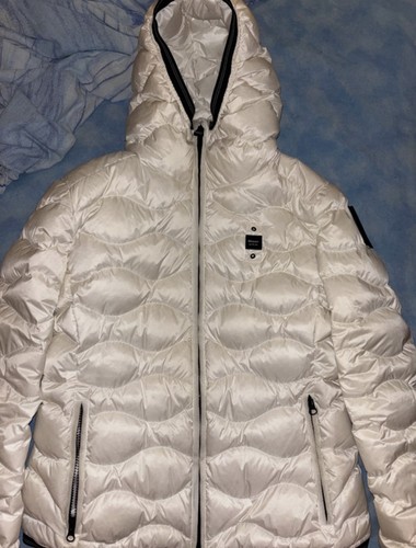 Blauer donna bianco