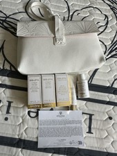 sisley skin care set regalo 5 pezzi più sacchetto. Tutto nuovo.Valore 150€