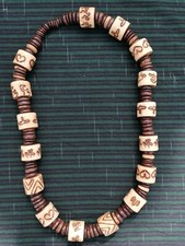 Collana in semi/cocco/legno