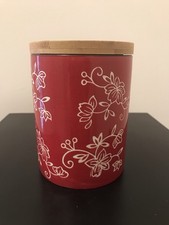 Piccolo contenitore rosso in