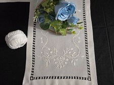 Set 3 centrini ricamati a mano