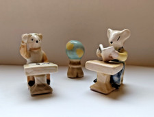 2 statuette topi a scuola con