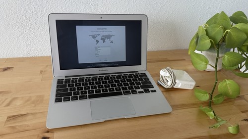 2011 apple macbook - apple,