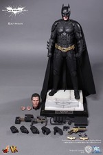 HOT  TOYS   1/6 - BATMAN: The