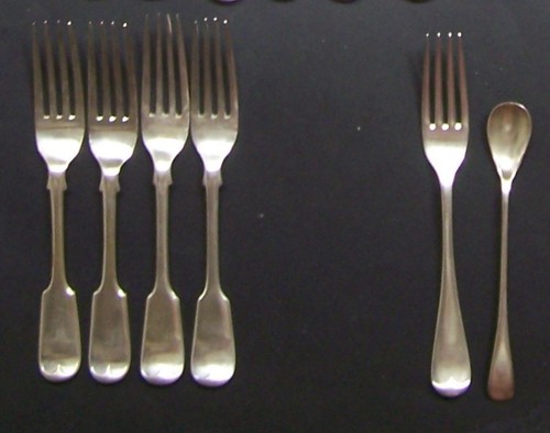 Gruppo posate da tavola - di,