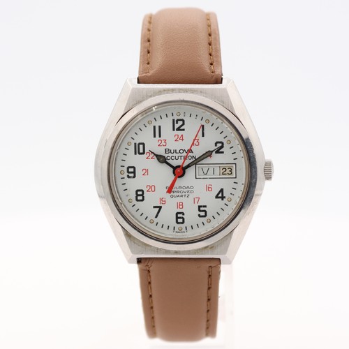 Vintage 37mm 1977 bulova - 37mm,