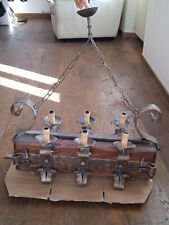 Bellissimo lampadario artigianale in legno e ferro battuto