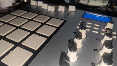 Akai mpd32 usb midi pad - -,