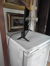 tv 24 pollici. Schermo rotto, buona per parti di ricambio.