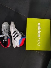 Sneakers Adidas ragazzo bianche con logo adidas Hoops 3.0