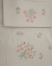 lenzuola matrimoniali di lino ricamate a mano  con fiori rosa